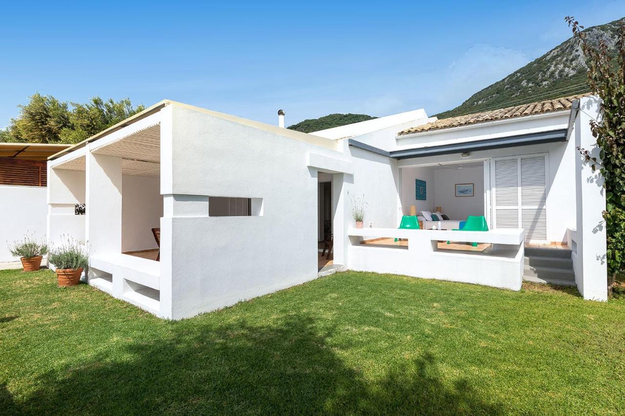 Villa Piedra Del Mar Beachfront By Villa2Be Barbati Exterior photo