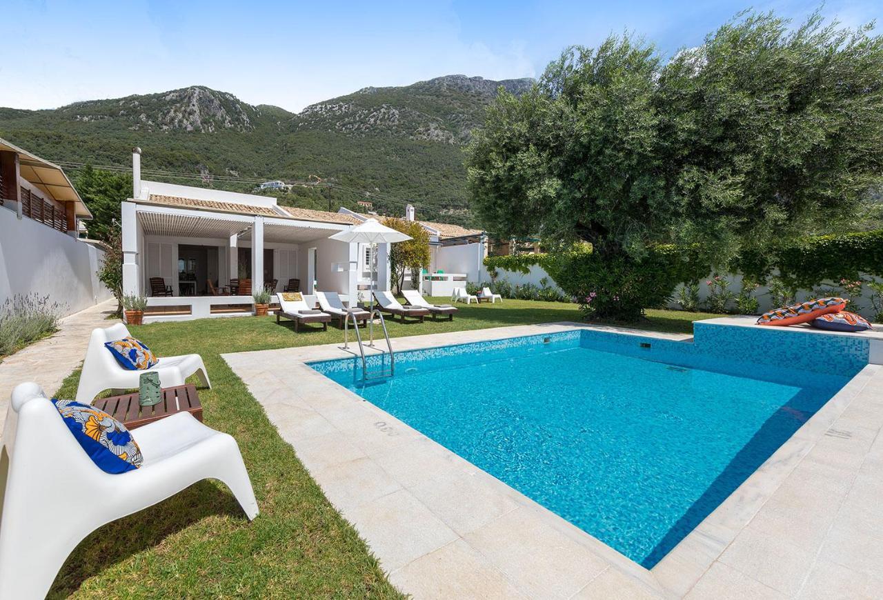 Villa Piedra Del Mar Beachfront By Villa2Be Barbati Exterior photo